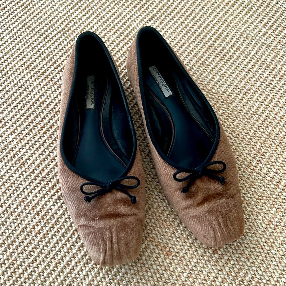 Courtney Grow Antonio Melani collection flats size 8